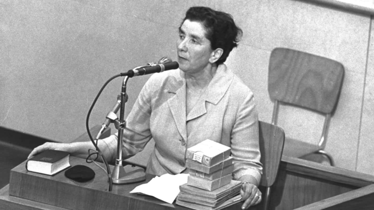 Rokhl Oyerbakh testifies at the trial of Nazi war criminal Adolf Eichmann in Jerusalem, 1961. Credit: GPO