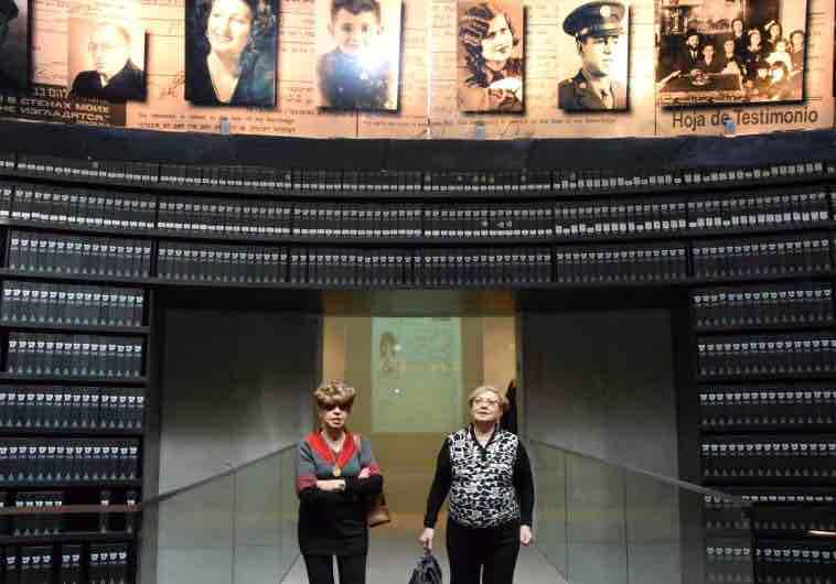 rywka-borenstein-patchnik-and-fania-band-blakay-walking-arm-in-arm-in-yad-vashems-hall-of-names